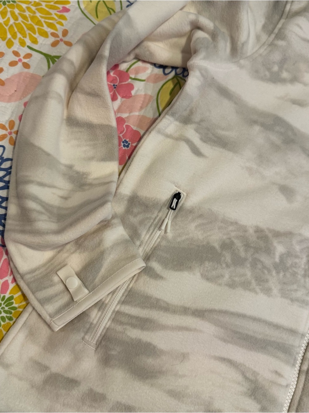 NWT small WOMENS glacier fleece jacket white dune edge - Picture 3 of 3